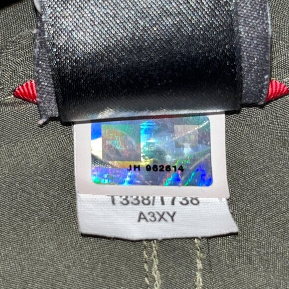 Vintage THE NORTH FACE Men's Cargo Shorts - Army Green Ombre / Fading - Size 30 - Picture 14 of 14